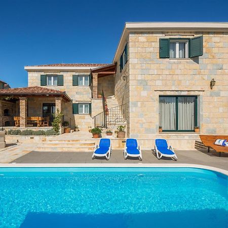 Cozy Home In Zrnovnica With Wifi Экстерьер фото