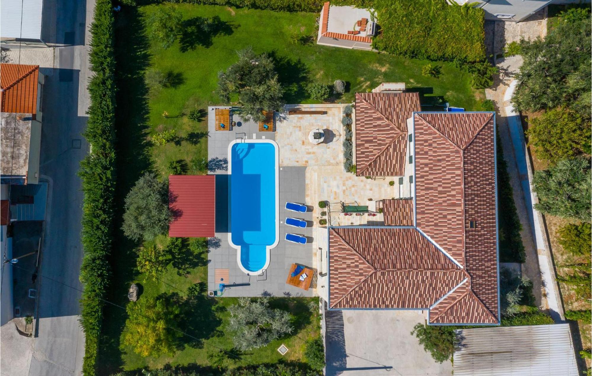 Cozy Home In Zrnovnica With Wifi Экстерьер фото