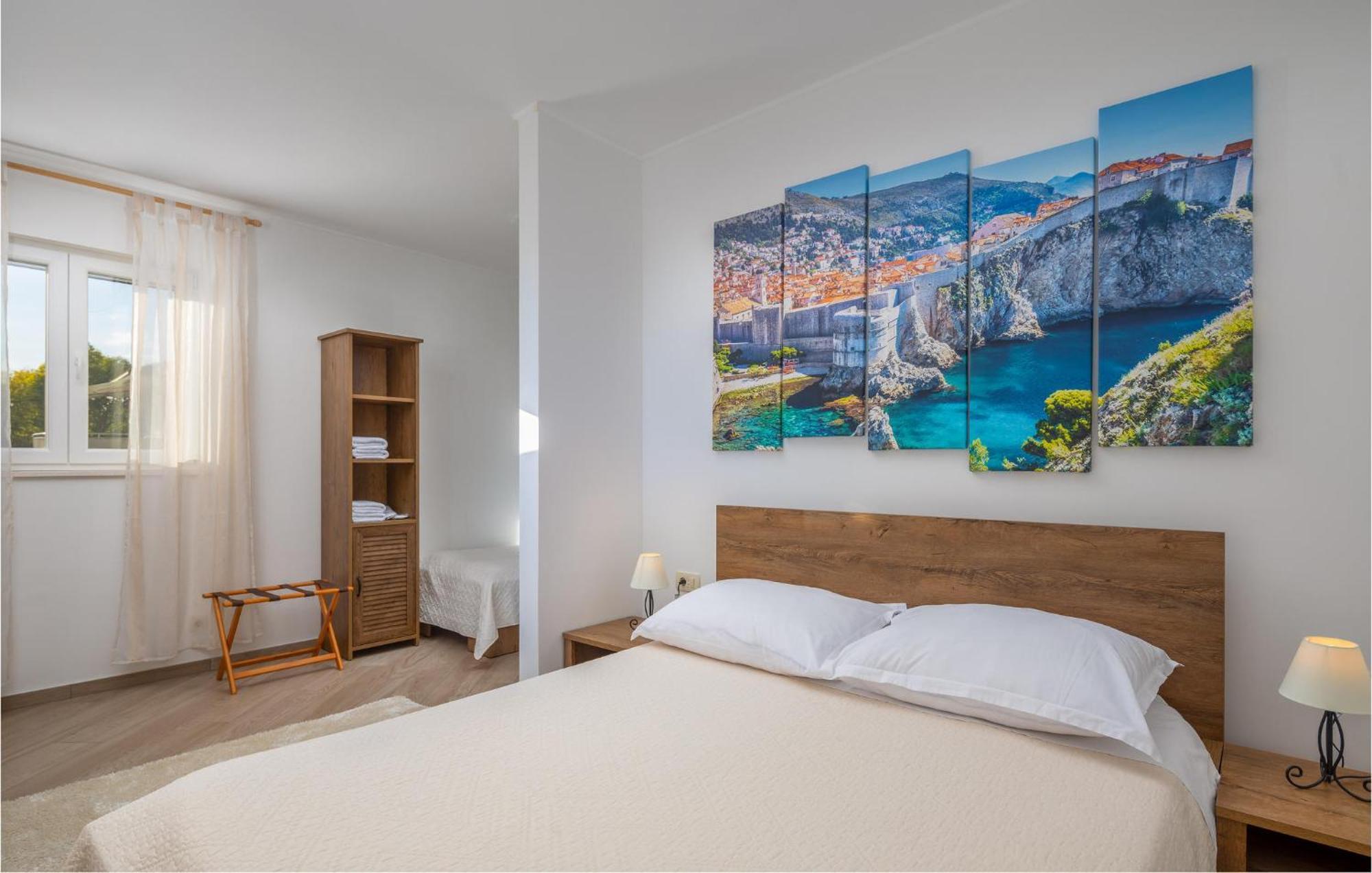 Cozy Home In Zrnovnica With Wifi Экстерьер фото