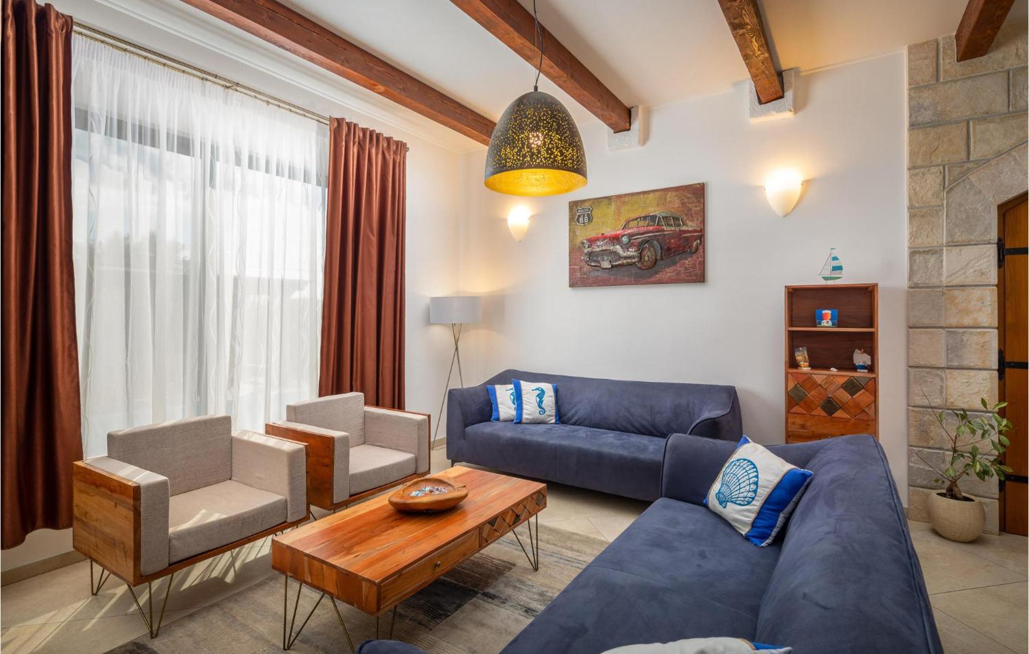 Cozy Home In Zrnovnica With Wifi Экстерьер фото